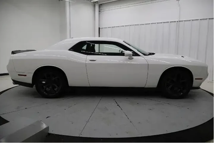 $23795 : Dodge Challenger 2023 SXT 2d image 2