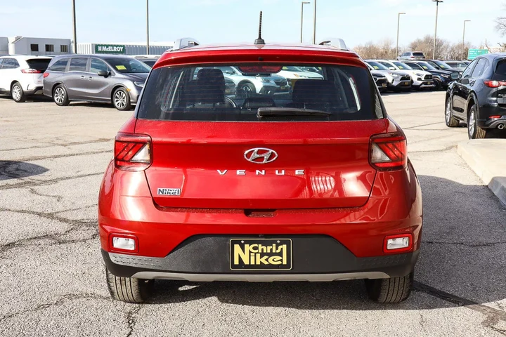 $18688 : 2025 Venue SEL IVT image 5