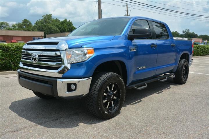 2016 Tundra SR5 image 1