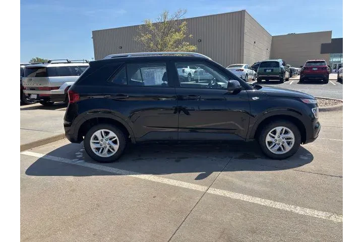 $9998 : Hyundai VENUE 2020 SEL 4dr C image 6