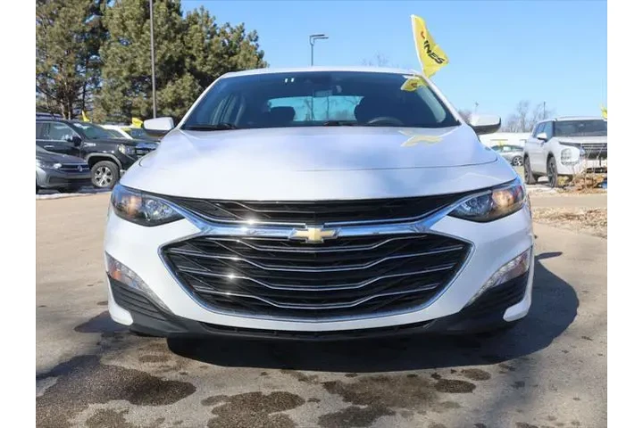 $14377 : Chevrolet Malibu 2023 LT 4dr image 2