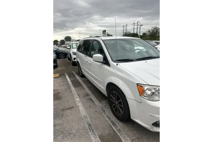 Dodge Grand Caravan 2017 SXT image 1