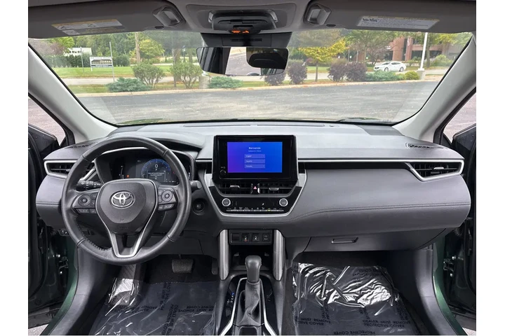 $30000 : Gold Certified2024 Corolla Cr image 4