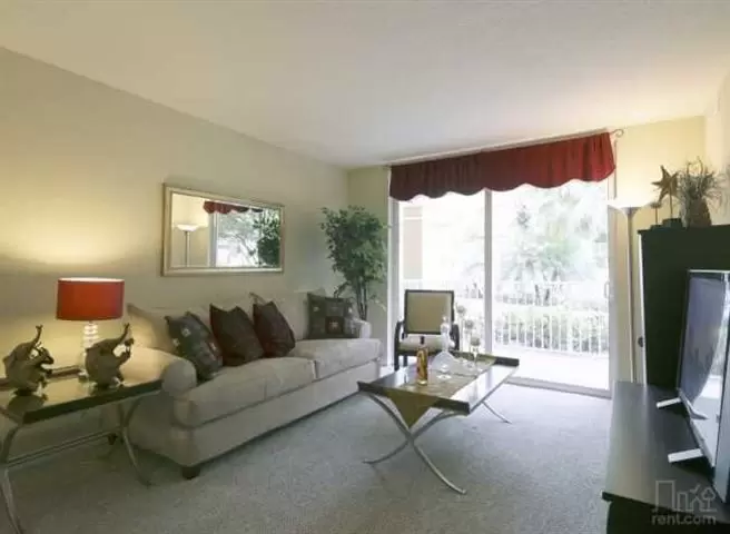 $2650 : MIAMI LAKES.  Facil Renta image 4
