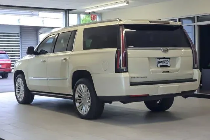 $21777 : Cadillac Escalade ESV 2015 4 image 6