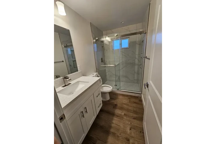 $2200 : 2 bed 2 bath house availabe image 5