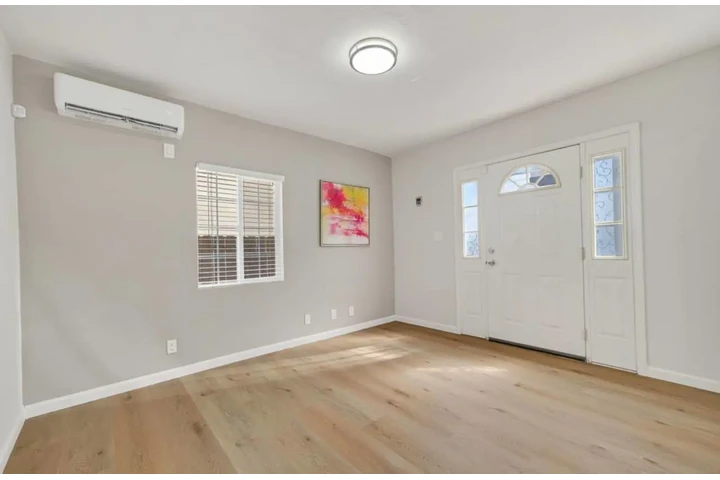 $2450 : Safe Neighbourhood image 3