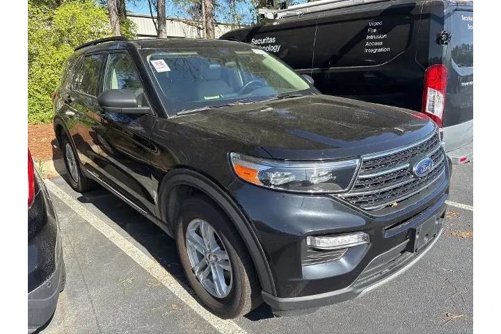 $29964 : Ford Explorer 2024 AWD XLT 4 image 2