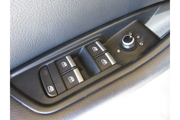 $16975 : Audi A4 2019 Titanium 40 TFS image 10