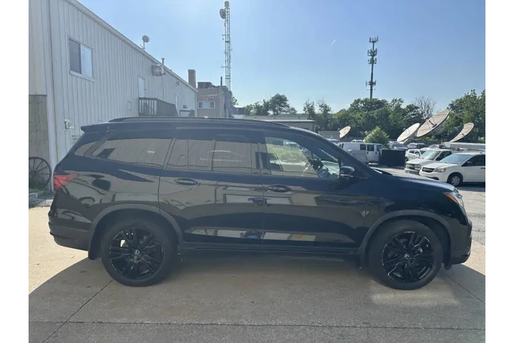 $19900 : 2021 Pilot Black Edition image 7