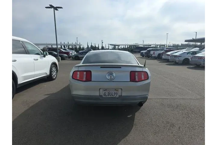 $10900 : Ford Mustang 2010 V6 Premium image 5