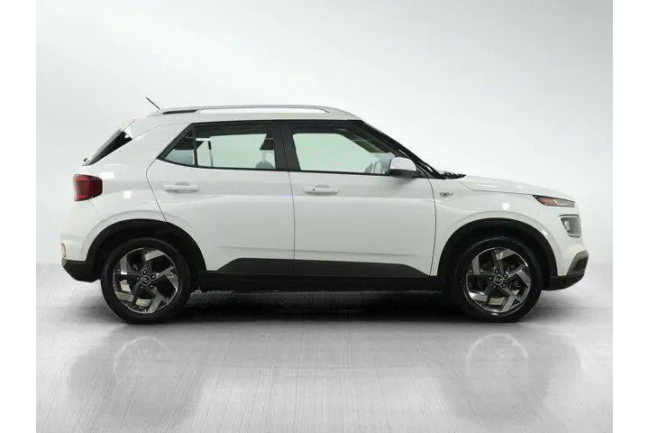 $17998 : Hyundai VENUE 2024 SEL 4dr C image 6