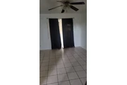 $1400 : Casita pequeña adosada thumbnail