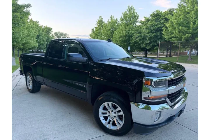 $17995 : 2017 Silverado 1500 LT image 2