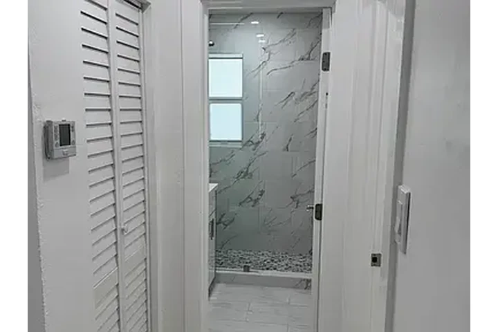 $2000 : 2bed available now image 4