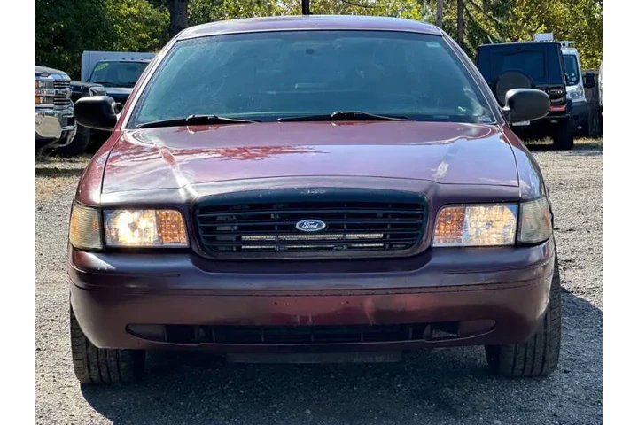$3500 : 2008 Crown Victoria image 3