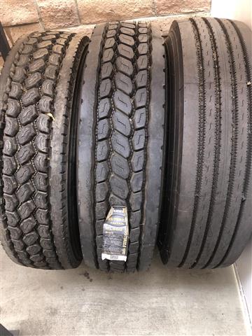 $220 : SEMI TIRES NUEVAS image 1