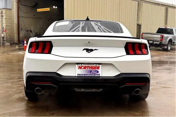 $32977 : Ford Mustang 2024 EcoBoost P image 7