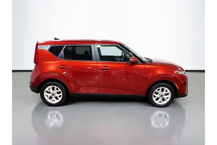 $15843 : Kia Soul 2022 S 4dr Crossove image 8