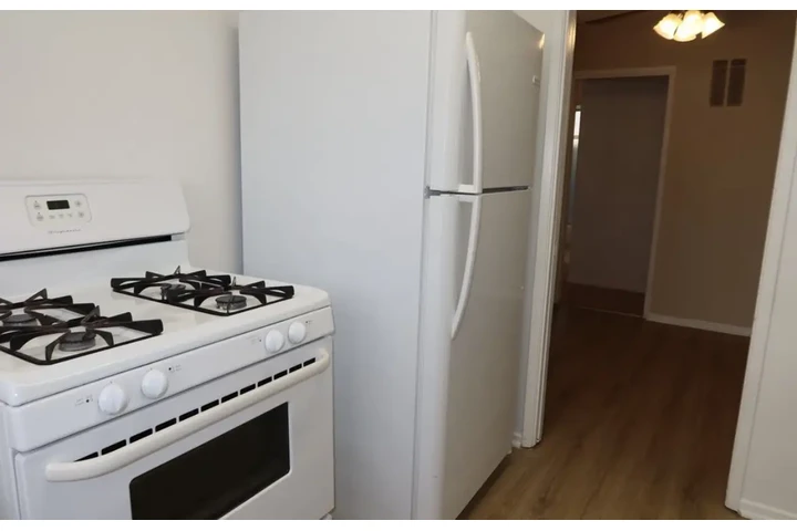 $1500 : 1 bedroom unit in Gardena image 4