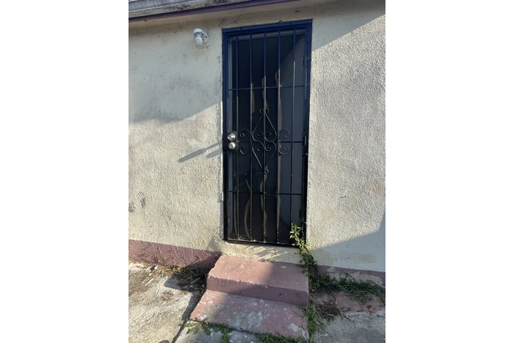 $700 : Cuarto pequeño renta image 5
