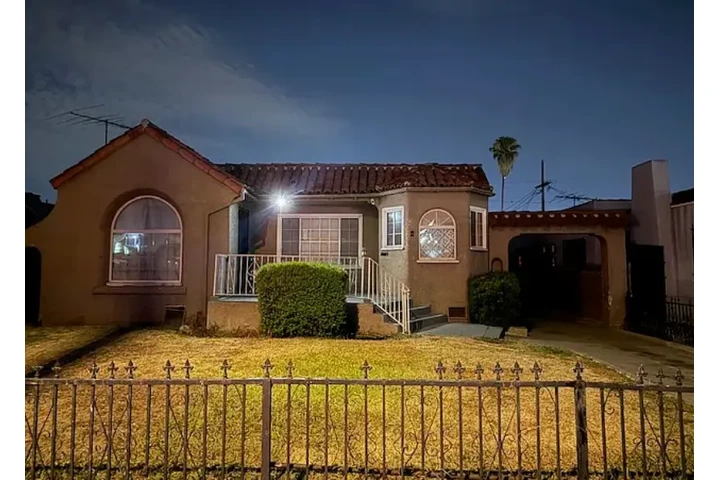 $2650 : Experience the charm beautiful image 1