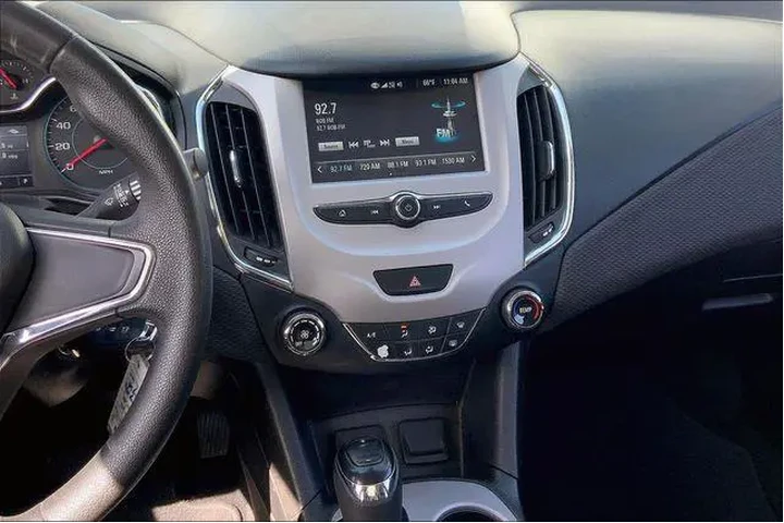 $13985 : Chevrolet Cruze 2018 LS Auto image 6