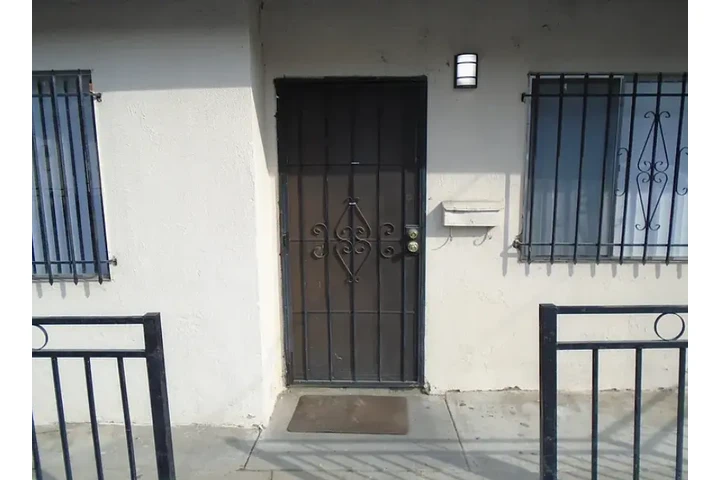 $1250 : For Rent: Charming Renovated 2 image 1