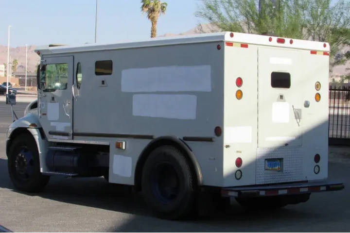 $15995 : 2006 International DuraStar 4 image 6