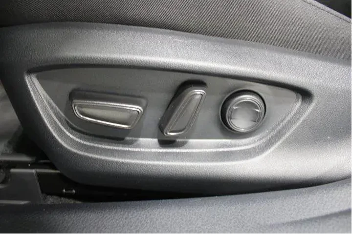 $29436 : Toyota Camry 2025 LE 4dr Sed image 4