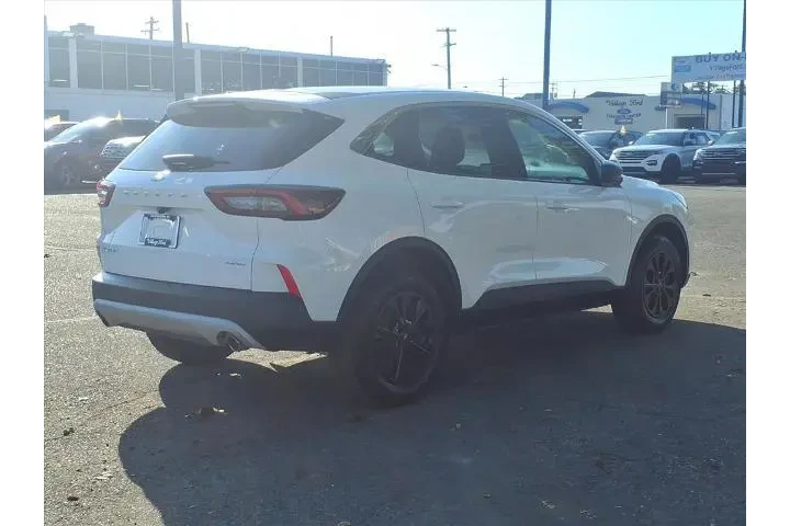 $23580 : Ford Escape 2023 AWD Active image 5