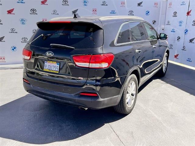 $15995 : Used 2018 Sorento LX FWD for image 3