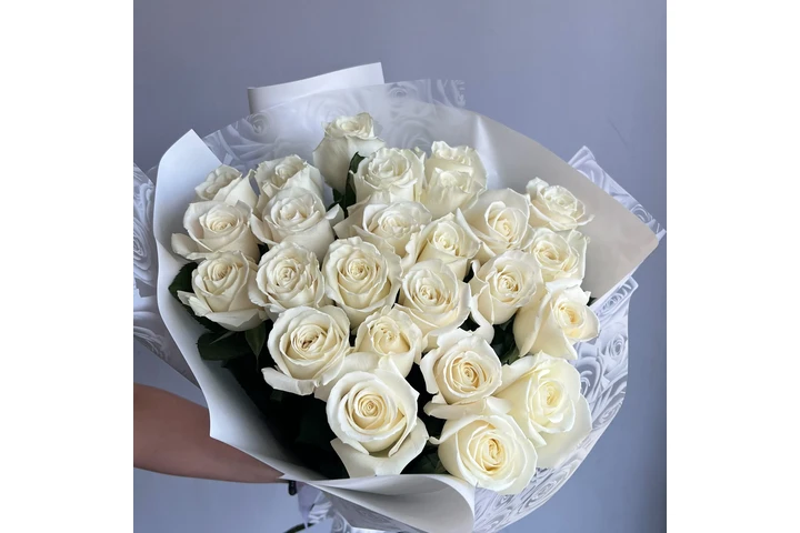 White Roses Flower Bouquet image 1