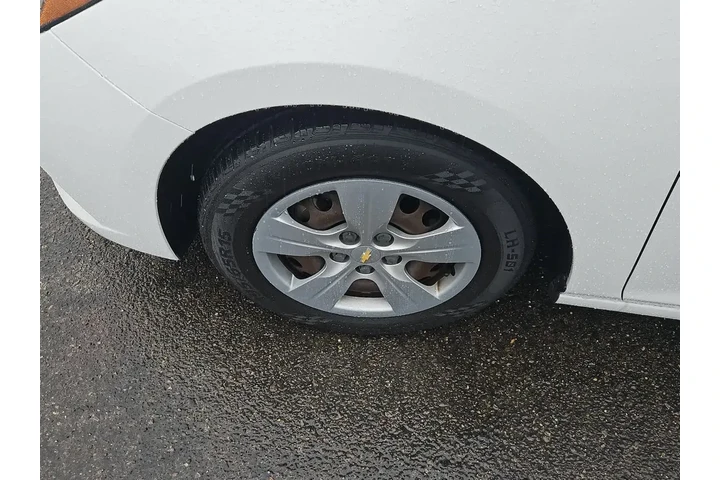 $10500 : Chevrolet Cruze 2017 LS Auto image 3