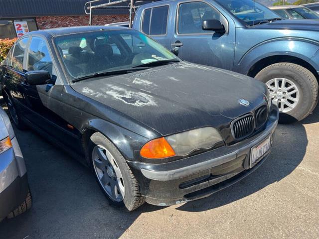 $3000 : 2000 BMW 3 Series 323i image 3