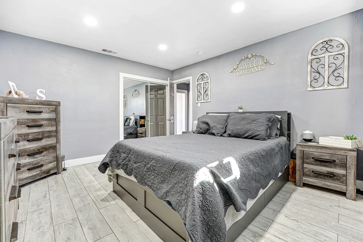 $950000 : JUST MINUTES FROM BURBANK!! image 6