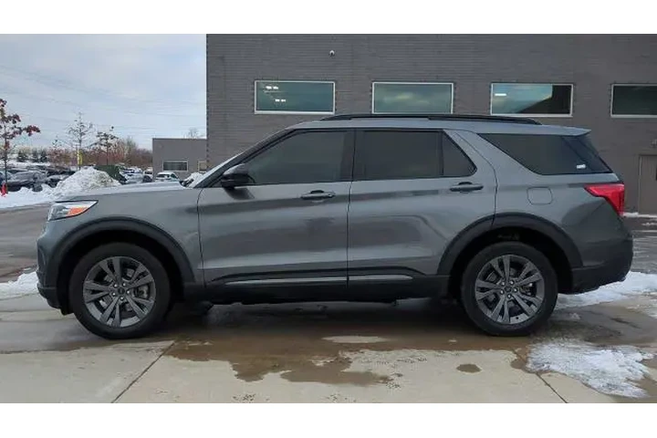 $29995 : Ford Explorer 2023 AWD XLT 4 image 2