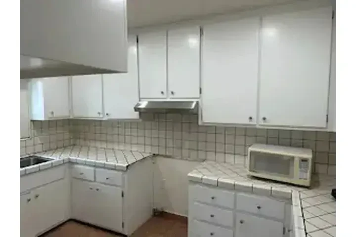 $2000 : BAKERSFIELD  CASA REMODELADA image 3