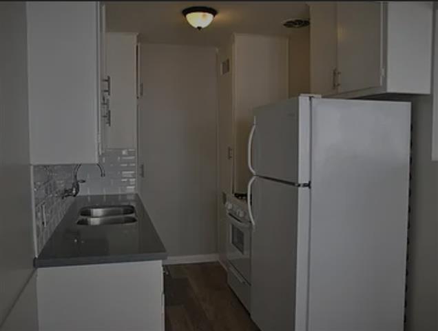 $1300 : Apartment for rent image 4