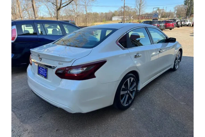 $8999 : 2017 Altima 2.5 SR image 5