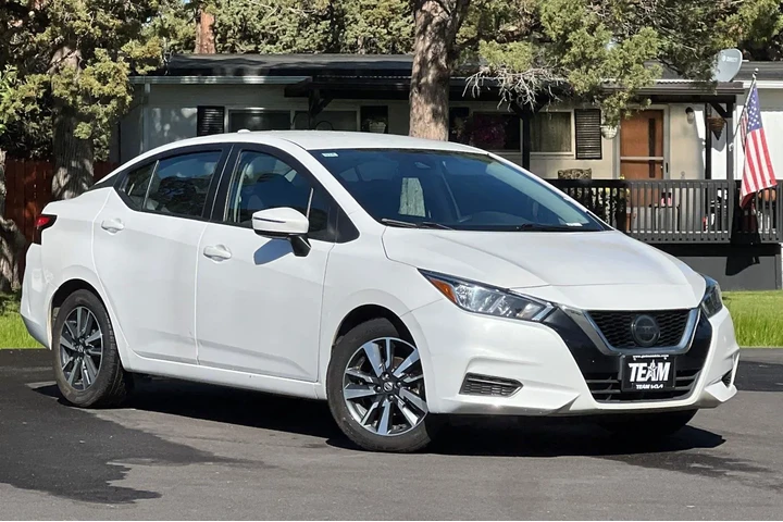 $15552 : Nissan Versa 2021 SV 4dr Sed image 2