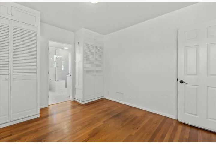 $2480 : Beautiful 3Bed 2Bath House, LA image 5