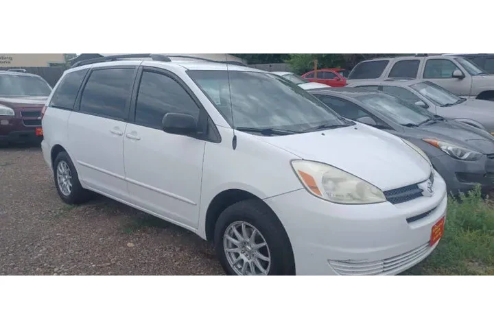 $3995 : 2005 Sienna LE 7 Passenger image 5