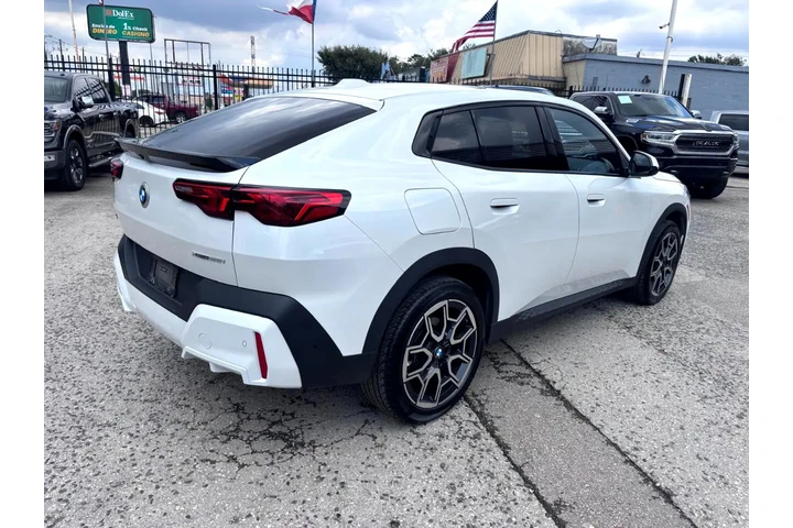 2025 BMW X2 xDrive28i image 6
