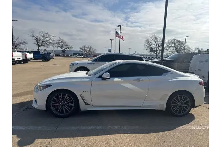 $25322 : INFINITI Q60 2017 Red Sport image 9