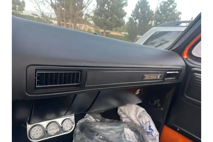 $10500 : Chevrolet long bed Truck image 8