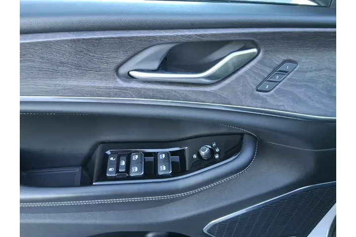 $37701 : Jeep Grand Cherokee L 2023 4 image 10