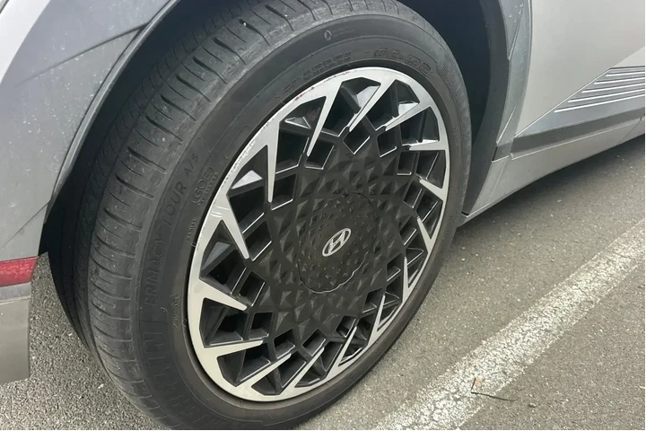 $30990 : Hyundai IONIQ 5 2023 AWD Lim image 7