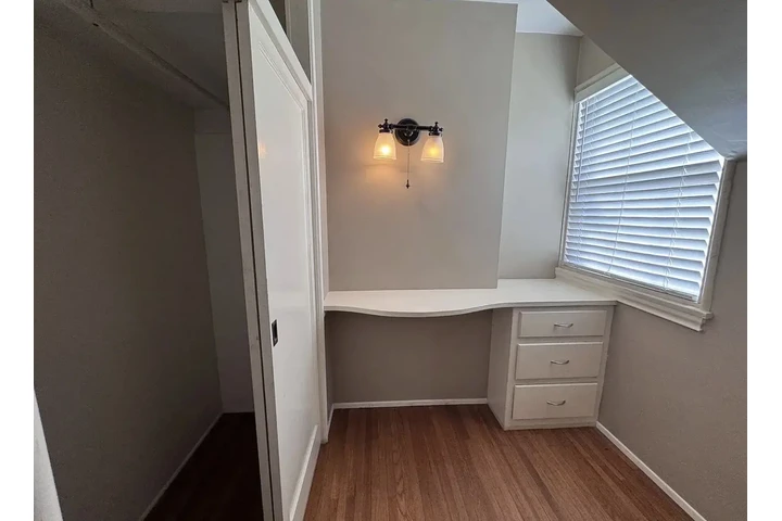 $980 : Fully new flooring home image 5