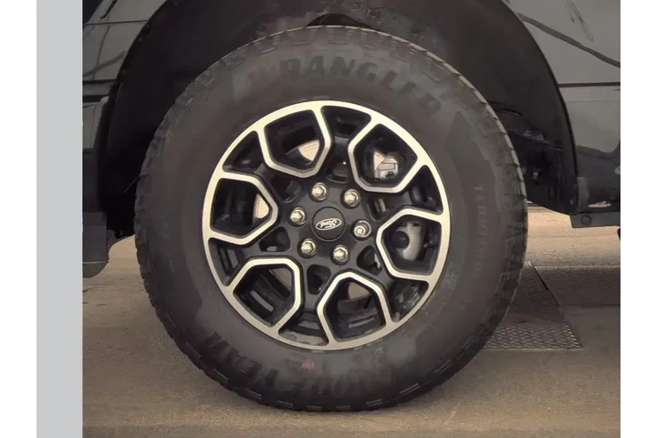 $39898 : Ford F-150 2023 4x4 XLT 4dr image 9